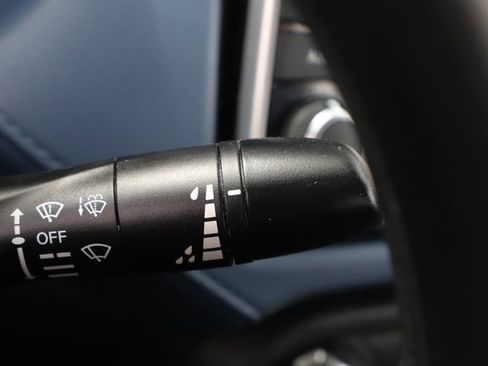 Used 2025 Nissan Versa SV FWD image 31