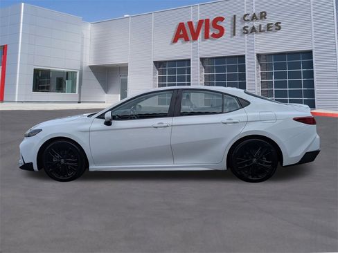 Used 2025 Toyota Camry SE image 10