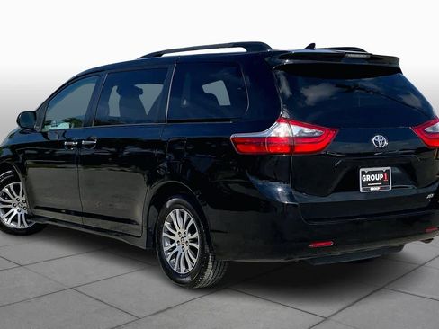 Used 2020 Toyota Sienna XLE image 12