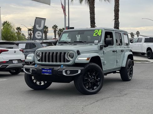 Used 2024 Jeep Wrangler Unlimited Sahara image 2