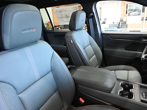 New 2026 GMC Acadia AT4 w/ Luxury Package AWD/4WD image 8