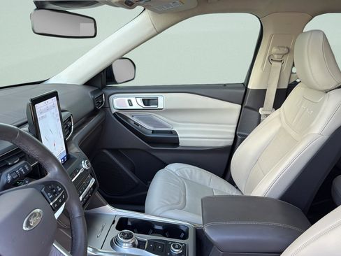 Used 2020 Ford Explorer Platinum w/ Premium Technology Package image 25