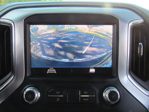 Used 2020 GMC Sierra 1500 SLE w/ SLE Value Package image 32