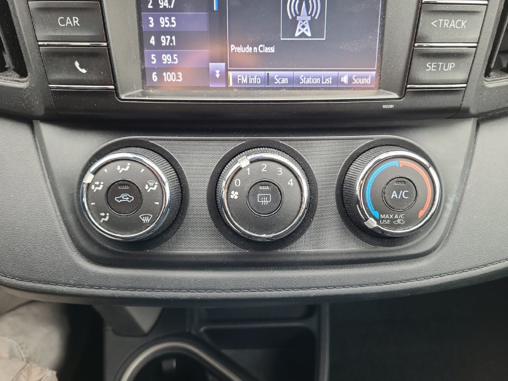 Used 2018 Toyota RAV4 LE AWD/4WD image 22