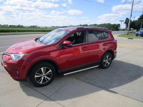 Used 2016 Toyota RAV4 XLE AWD/4WD image 1
