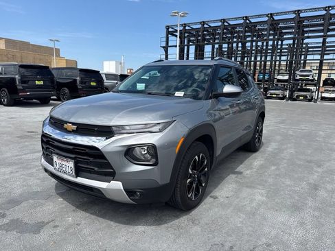 Used 2023 Chevrolet TrailBlazer LT w/ Convenience Package FWD image 1