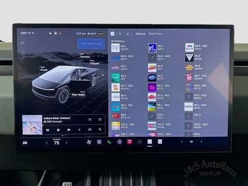 Used 2025 Tesla Cybertruck AWD Crew Cab image 17