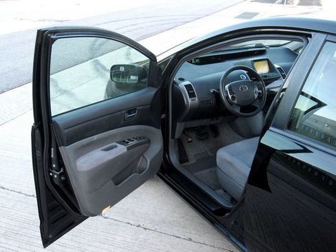 Used 2009 Toyota Prius Touring FWD image 16