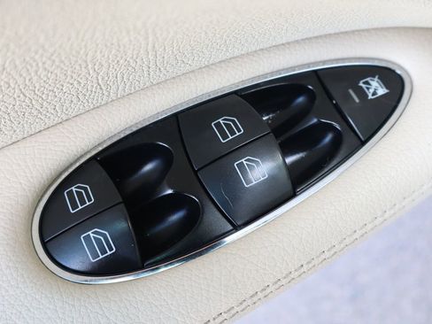Used 2005 Mercedes-Benz E 320 4MATIC Sedan image 27