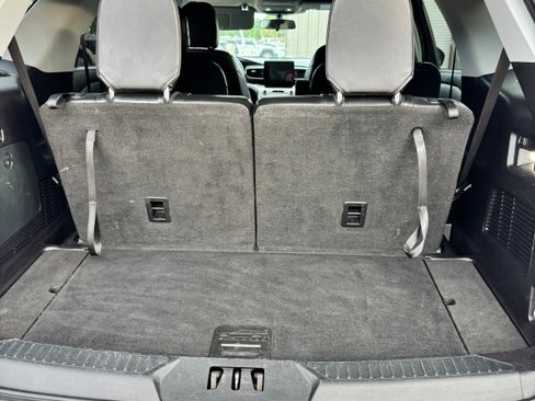 Used 2021 Ford Explorer XLT w/ Equipment Group 202A image 9