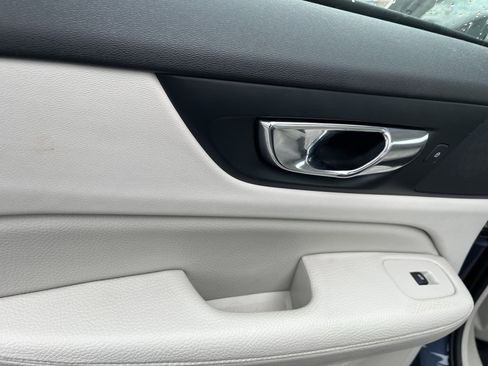 Used 2019 Volvo S60 T5 Momentum w/ Premium Package image 23