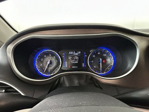 Used 2023 Chrysler Voyager LX FWD image 21
