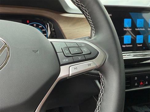 New 2026 Volkswagen Atlas SE image 13