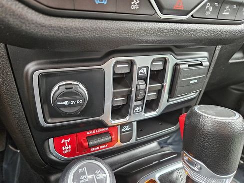 Used 2024 Jeep Wrangler Unlimited AWD/4WD image 26