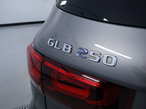 Used 2020 Mercedes-Benz GLB 250 4MATIC image 10