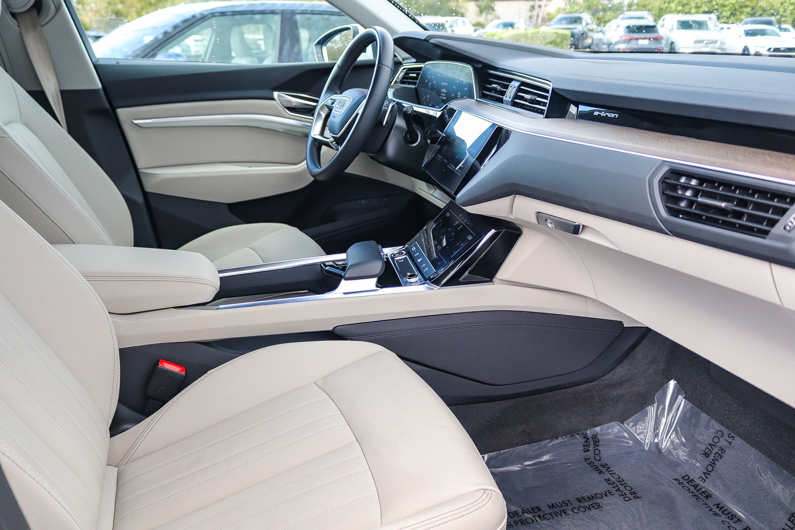 Used 2024 Audi Q8 e-tron Premium Plus AWD/4WD image 18