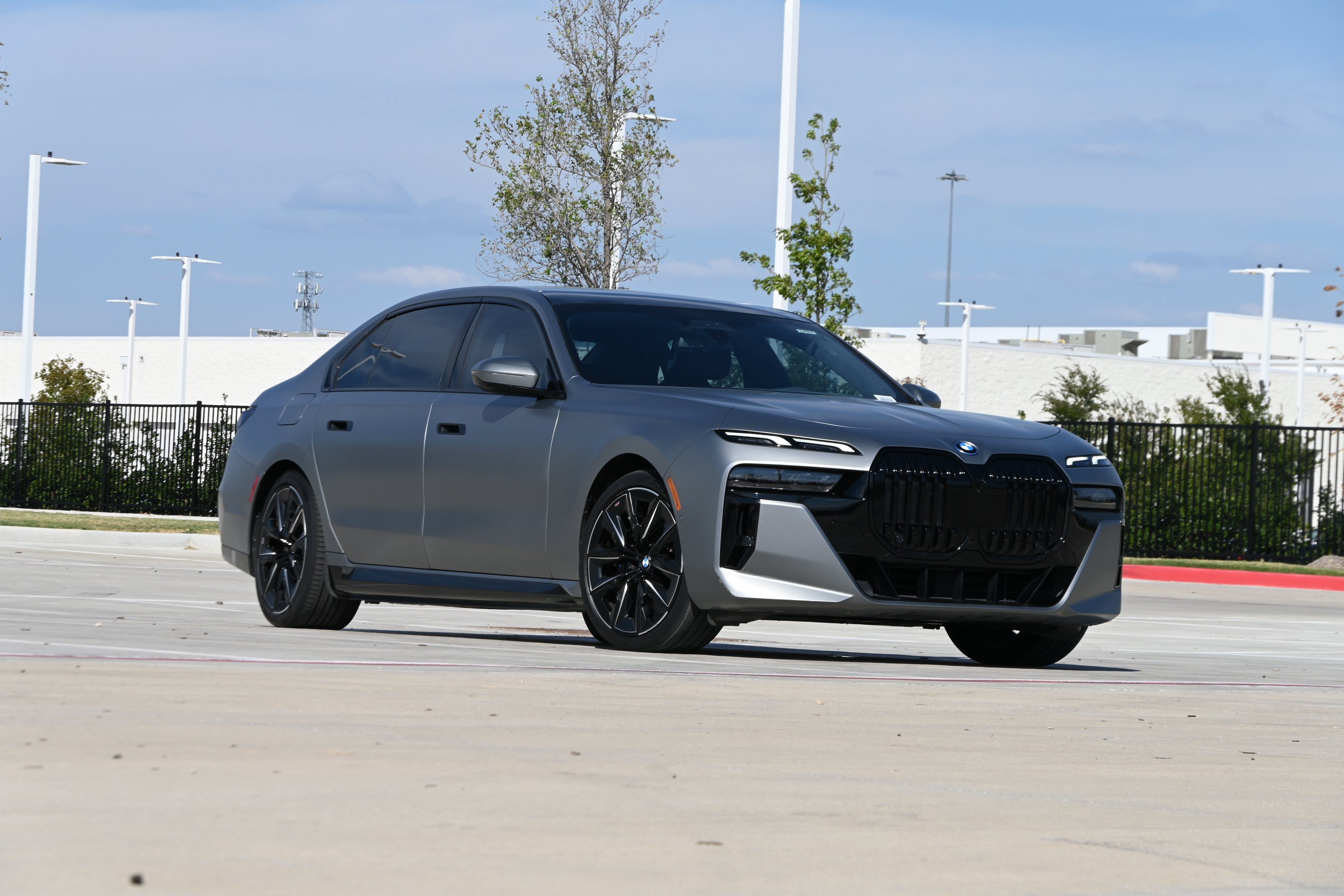 Certified 2023 BMW i7 xDrive60 AWD/4WD image 2