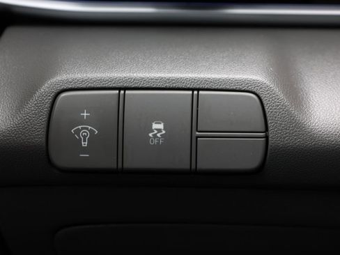 Used 2024 Hyundai Elantra SEL image 21