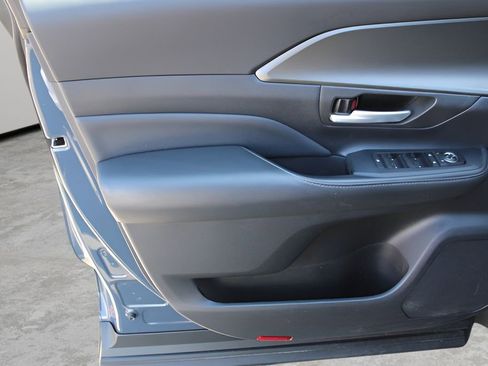 Certified 2024 Toyota Grand Highlander AWD image 16