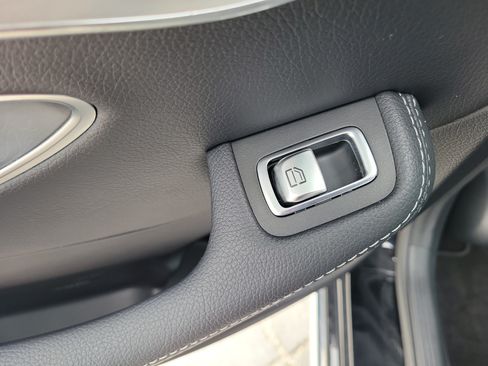 Used 2019 Mercedes-Benz C 300 Sedan image 12