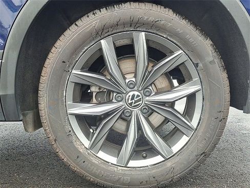 Used 2022 Volkswagen Tiguan SE image 8