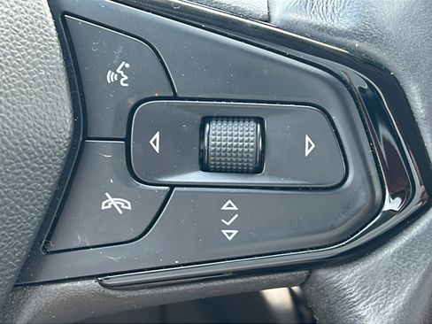 Used 2022 Chevrolet Bolt EUV LT w/ Convenience Package FWD image 20