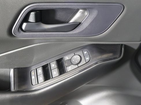 Used 2024 Nissan Rogue S image 29