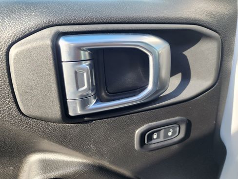 Used 2025 Jeep Wrangler Sport image 20