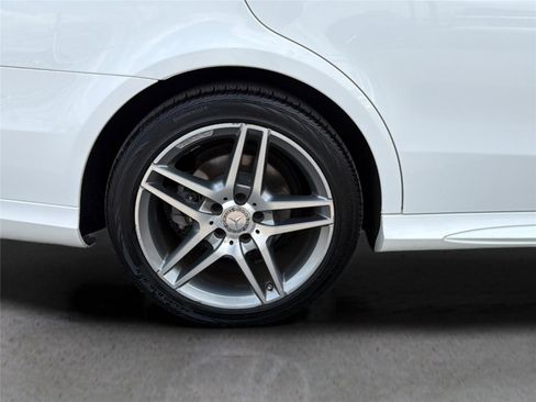 Used 2016 Mercedes-Benz E 350 4MATIC Wagon image 38