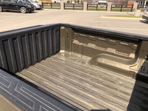 Used 2024 Chevrolet Colorado W/T image 9