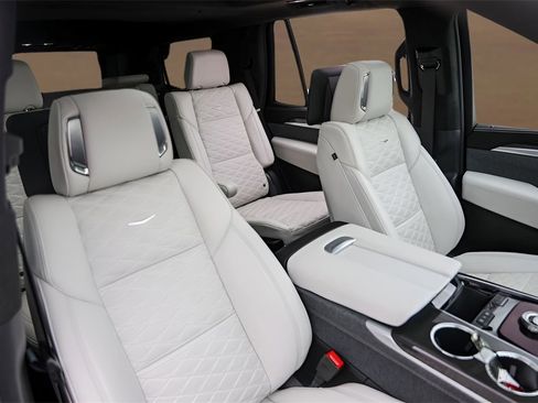 Certified 2025 Cadillac Escalade V w/ LPO, Floor Liner Package image 33