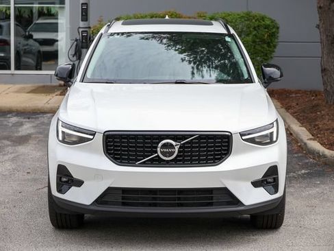 Certified 2026 Volvo XC40 B5 Plus AWD/4WD image 30