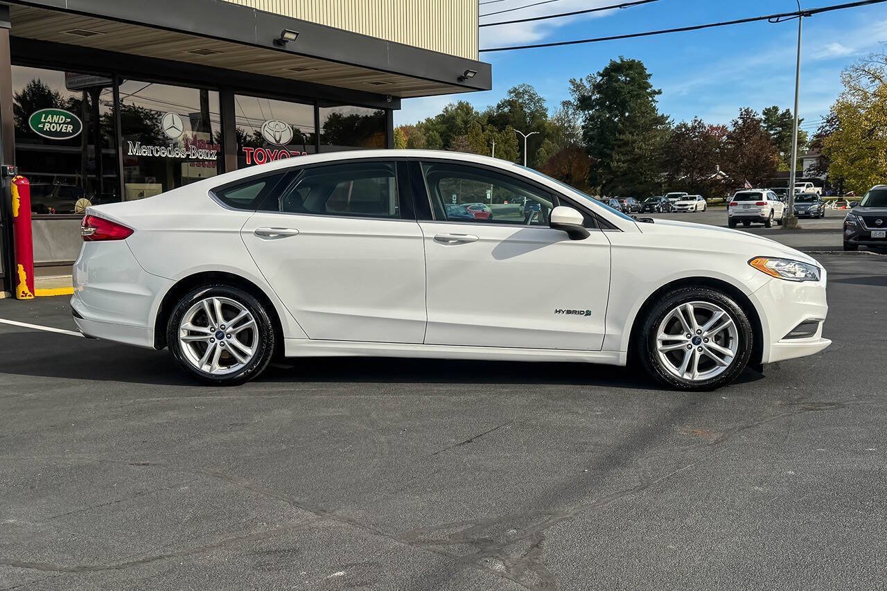Used 2018 Ford Fusion SE FWD image 3