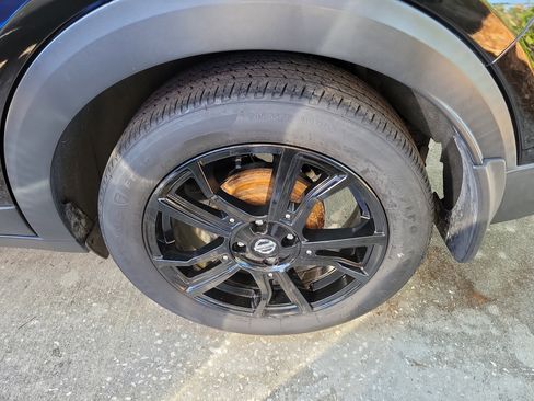 Used 2020 Nissan Kicks SR w/ Exterior Package FWD image 6
