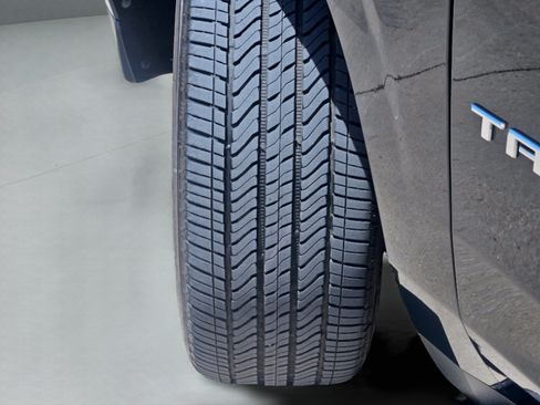 Used 2025 Chevrolet Tahoe High Country AWD/4WD image 31