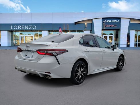 Used 2024 Toyota Camry SE w/ Cold Weather Package FWD image 5