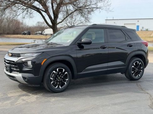 Used 2021 Chevrolet TrailBlazer LT w/ Convenience Package image 2