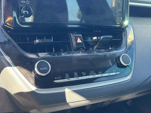 Used 2025 Toyota Corolla LE FWD image 16