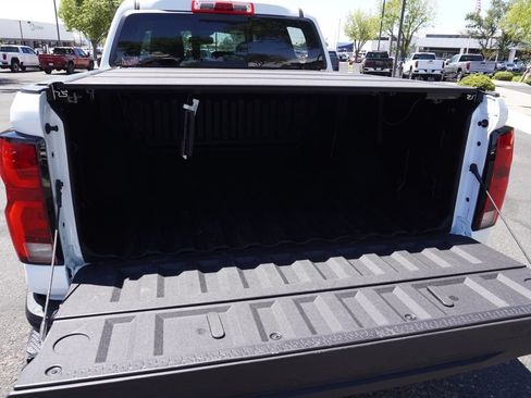 Used 2024 Chevrolet Colorado Z71 w/ Z71 Convenience Package 2 AWD/4WD image 11