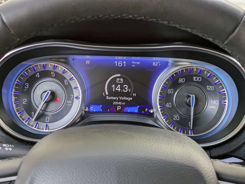 Used 2023 Chrysler 300 Touring w/ Sport Appearance Package RWD image 26