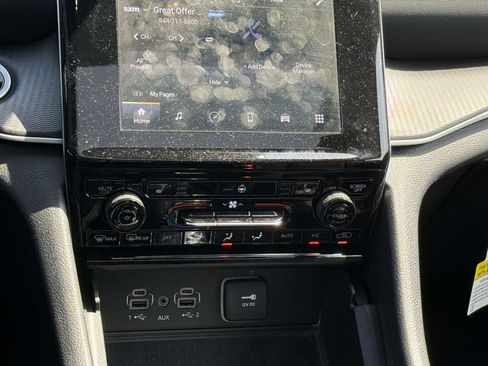 Certified 2025 Jeep Grand Cherokee Altitude AWD/4WD image 21