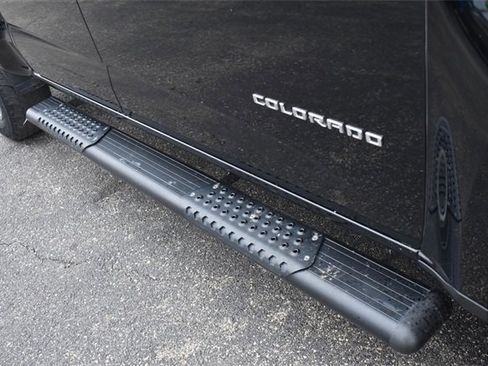 Used 2022 Chevrolet Colorado Z71 image 12