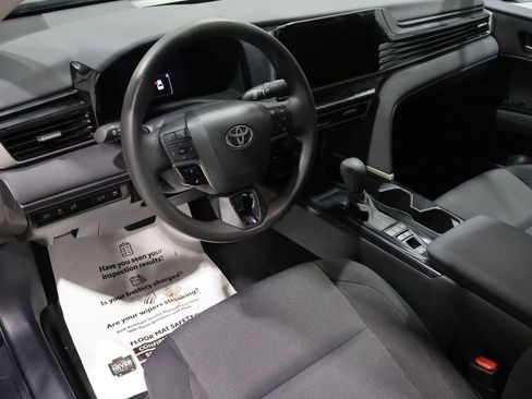 Used 2025 Toyota Camry LE image 15