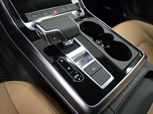 Used 2025 Audi Q8 Premium Plus w/ Premium Plus Package image 16