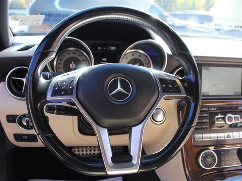 Used 2015 Mercedes-Benz SLK 250 w/ Premium Package image 20