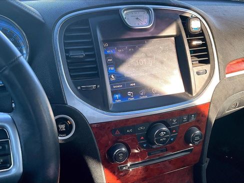 Used 2014 Chrysler 300 image 5