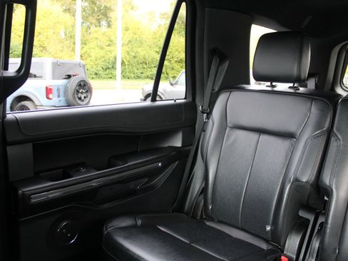 Used 2020 Ford Expedition XLT image 12