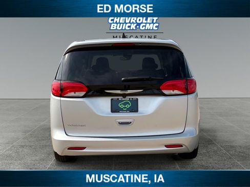 Used 2023 Chrysler Voyager LX FWD image 4