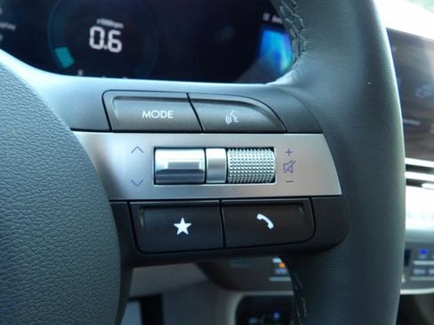 Certified 2025 Hyundai Kona SEL FWD image 18