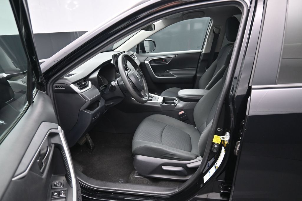 Used 2020 Toyota RAV4 LE w/ Carpet Mat Package AWD/4WD image 9